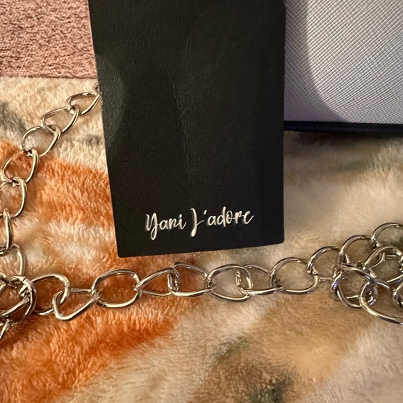 Elegant White and Gray Clutch by [Brand] Yani J’adore - Picture 3 of 10